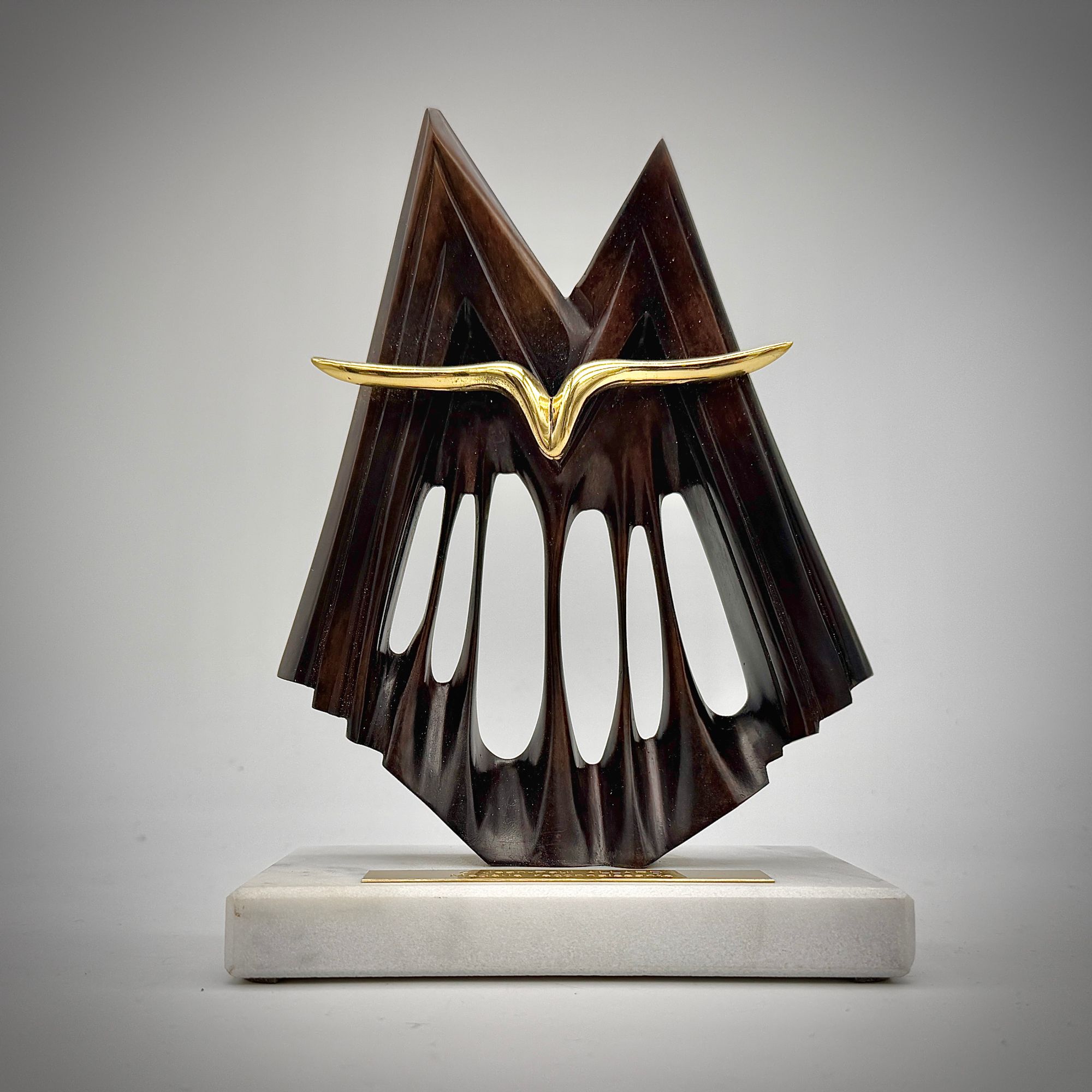 Le trophée du M de Megève, bronze réalisé par Pierre Margara